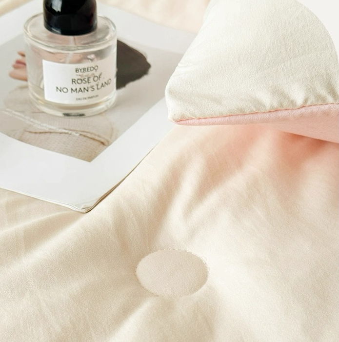 Terrug Cute Pink Heart Tufted Comforter, Soft Lightweight Fluffy Bedding Quilt, Cream & Pink Double-Sided Blanket for Bedroom All Season