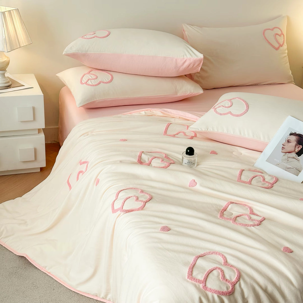 Terrug  Cute Pink Heart Tufted Comforter, Soft Lightweight Fluffy Bedding Quilt, Cream & Pink Double-Sided Blanket for Bedroom All Season