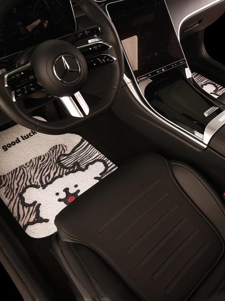 Foxmas  Single Car Floor Mat, Cute Cartoon Bear with Good Luck Print Wire Loop Auto Foot Mat, Universal Fit Non-Slip Car Interior Rug, Dirt Water Trapping Car Floor Liner for Car Truck SUV