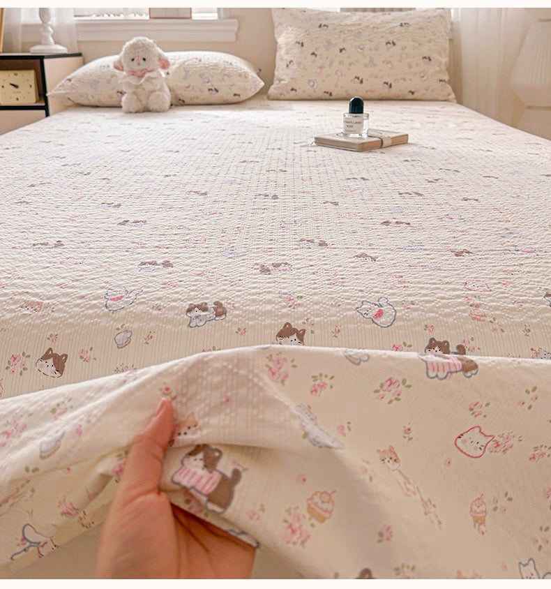 Foxmas  Cute Kitten Floral Crinkle Texture Flat Sheet, Soft Breathable Top Bed Sheet with Cartoon Cat & Flower Print for Bedroom Dorm