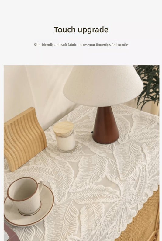 Beglad White 3D Raised Leaf Lace Tablecloth, Scalloped Edge Semi-Sheer Embroidered Table Cover, Vintage Boho Farmhouse Decor Table Cloth for Coffee Table Sideboard Dining Table Wedding Party Home Decoration